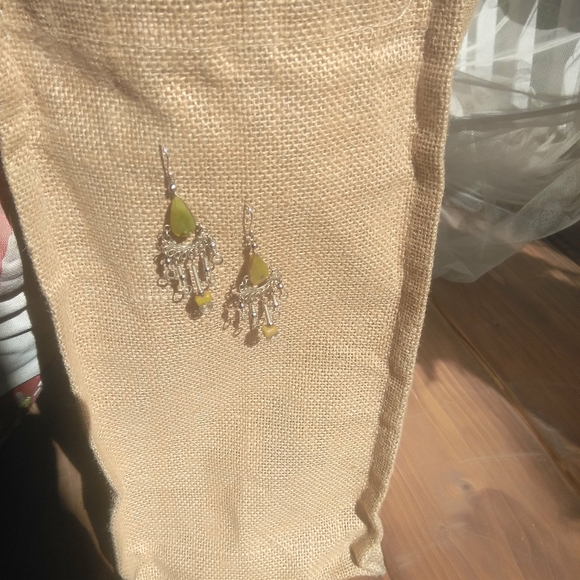 Green Serpentine Handcrafted Peruvian Earrings - Picture 5 of 8